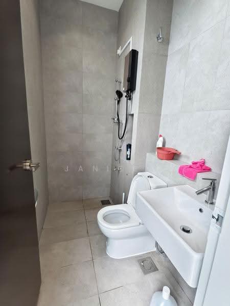 Rumah Berkembar untuk Dijual di Taman Gaya (Ulu Tiram) - Janice . - Bathroom - PropertyGuru.com.my