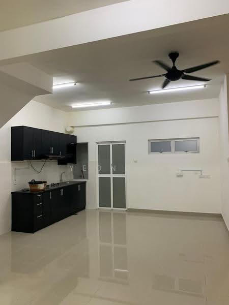 Townhouse for Rent in Cybersouth (Dengkil) - Yeong . - Kitchen - PropertyGuru.com.my