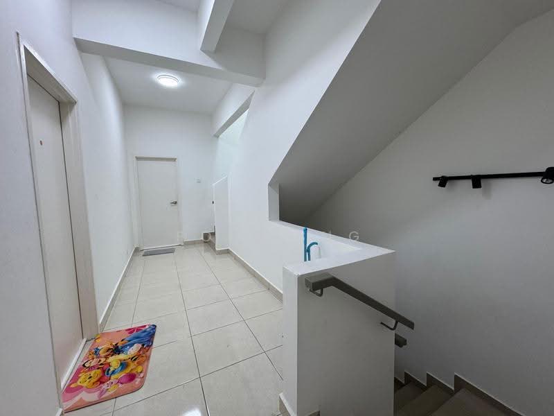 Cluster House for Sale in Mutiara Rini (Skudai) - Poul Sng - Corridor - PropertyGuru.com.my