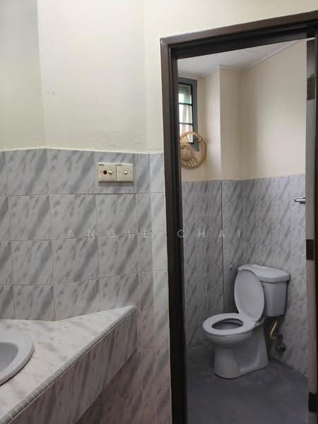 2-storey Terraced House for Sale in Bandar Utama 4 (Bandar Utama) - Angie Chai - Bathroom - PropertyGuru.com.my