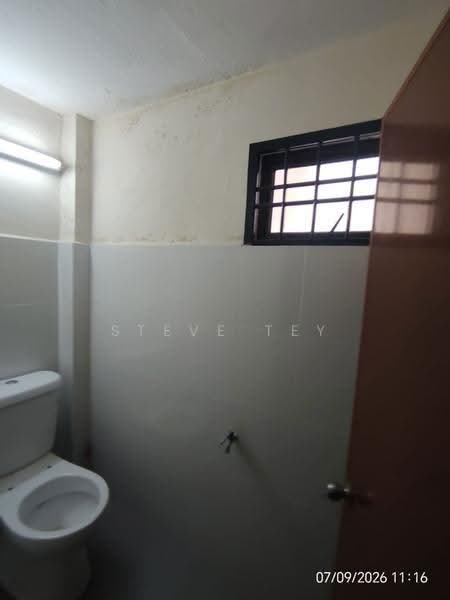 Shop / Office for Sale in Johor Bahru (Johor) - Steve Tey - Bathroom - PropertyGuru.com.my