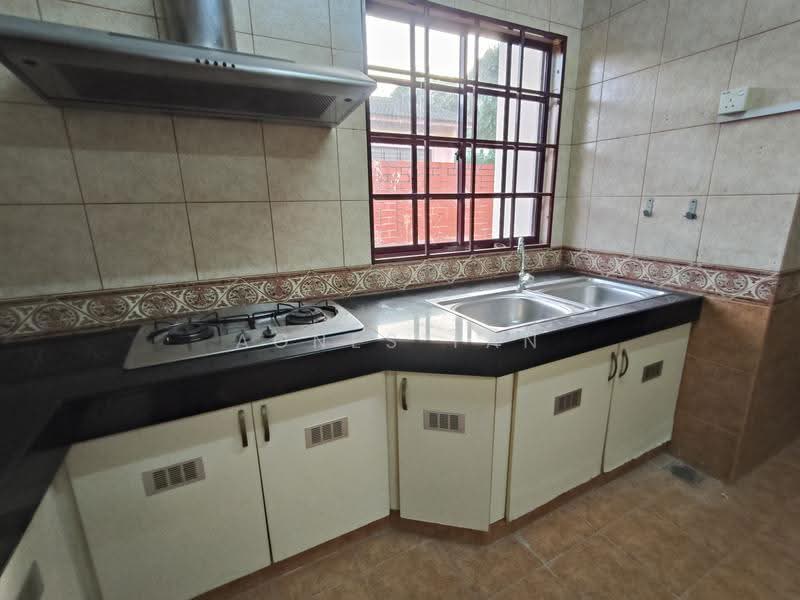 Semi-Detached House for Sale in Taman United (Jalan Klang Lama (Old Klang Road)) - Agnes Tan - Kitchen - PropertyGuru.com.my