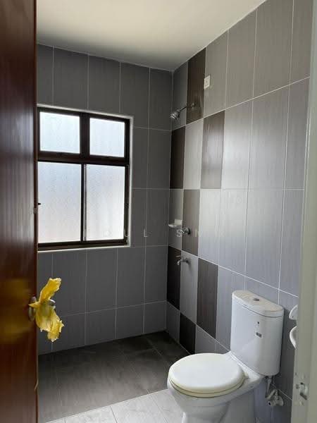 2-storey Terraced House for Sale in Taman Bestari Indah (Ulu Tiram) - Poul Sng - Bathroom - PropertyGuru.com.my