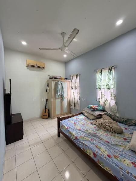 Rumah Berkembar untuk Dijual di Seri Kembangan (Seri Kembangan) - ChaoLim . - Bedroom - PropertyGuru.com.my