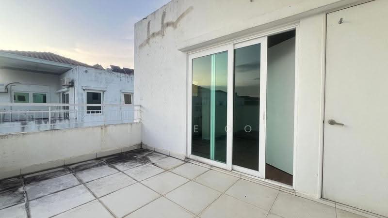 Semi-Detached House for Sale in Taman Nadayu 92 (Kajang) - Dlynie Ooi - Balcony - PropertyGuru.com.my