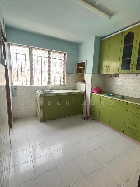 Flat for Sale at Flat Taman Ungku Tun Aminah - Jordan Wong - Kitchen - PropertyGuru.com.my