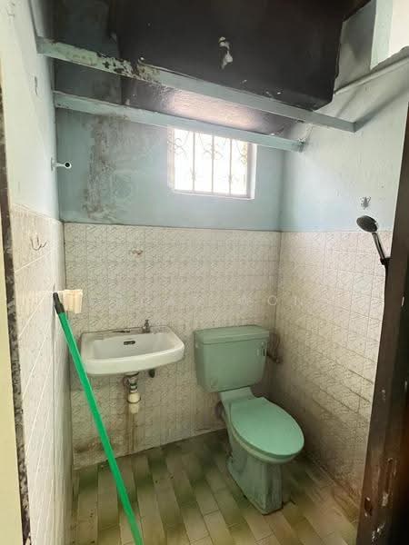Flat for Sale at Flat Taman Ungku Tun Aminah - Jordan Wong - Bathroom - PropertyGuru.com.my