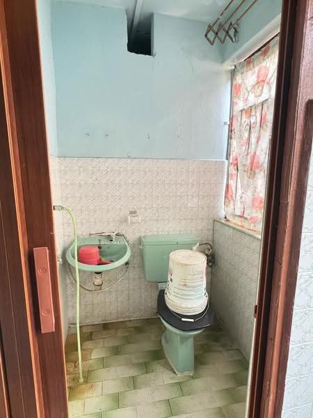 Flat for Sale at Flat Taman Ungku Tun Aminah - Jordan Wong - Bathroom - PropertyGuru.com.my