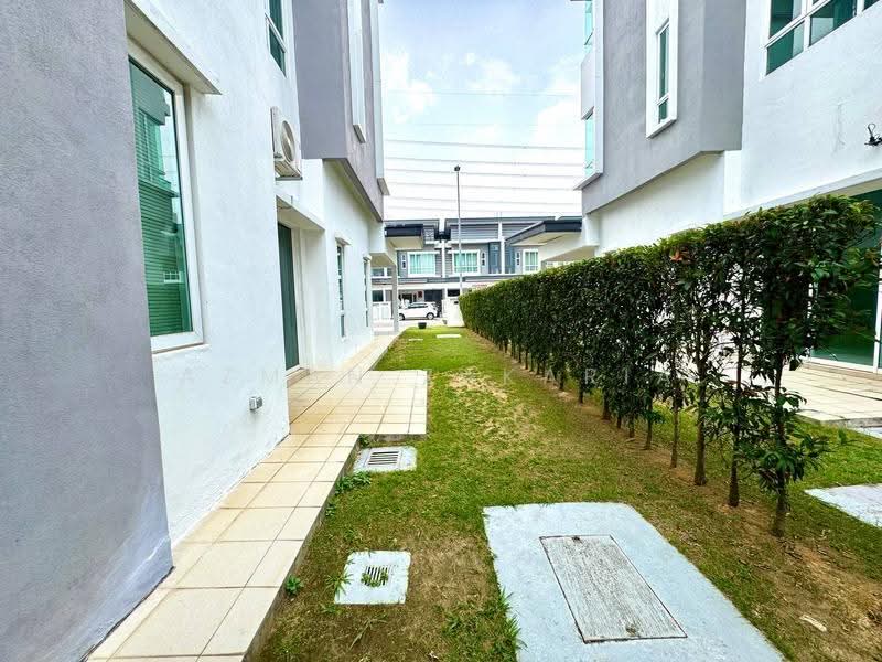 Cluster House for Sale in Bandar Bukit Raja (Klang) - AZMAN ZAKARIA - Exterior - PropertyGuru.com.my