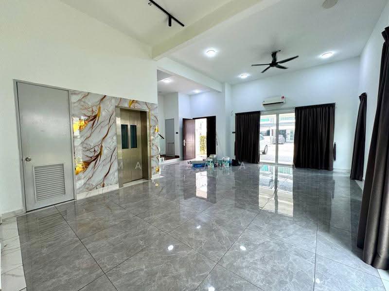 Cluster House for Sale in Bandar Bukit Raja (Klang) - AZMAN ZAKARIA - Living Room - PropertyGuru.com.my