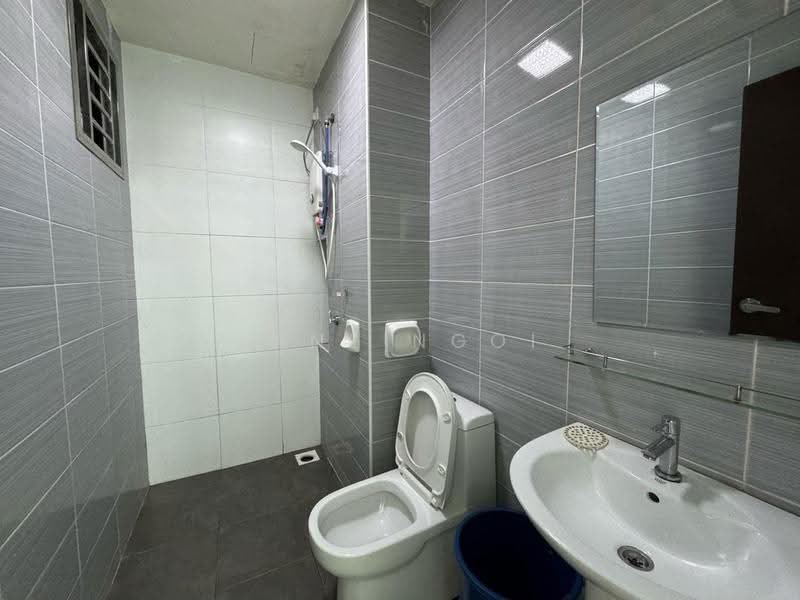 Service Residence for Rent at Sky Oasis Residence (Pangsapuri Oasis 1) - Jane Ngoi - Bathroom - PropertyGuru.com.my