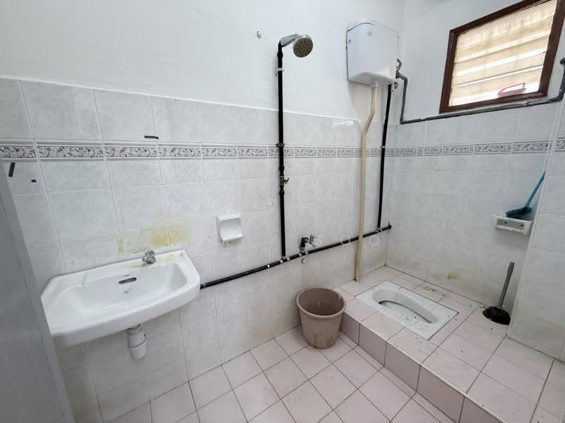 Rumah Teres 2-Tingkat untuk Dijual di Desa Casuarina (Nilai) - Chrix Soo - Bathroom - PropertyGuru.com.my