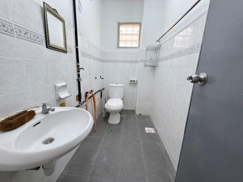 Rumah Teres 2-Tingkat untuk Dijual di Desa Casuarina (Nilai) - Chrix Soo - Bathroom - PropertyGuru.com.my