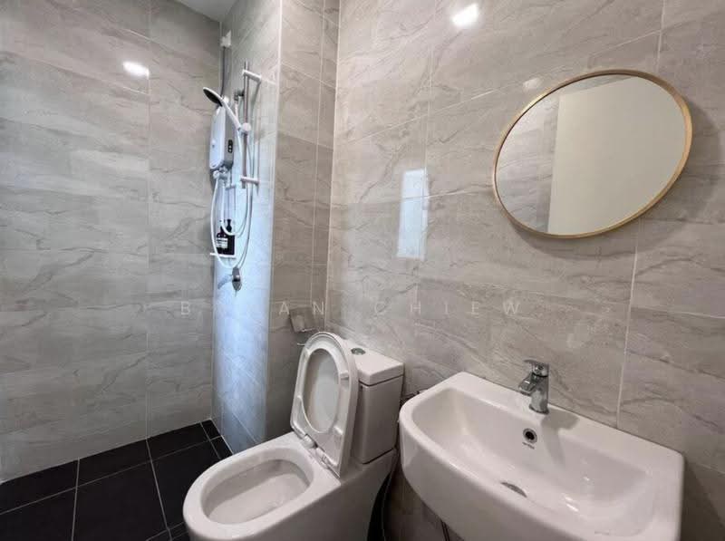 Kediaman Servis untuk Dijual di Twin Tower Residence - Bryan Chiew - Bathroom - PropertyGuru.com.my