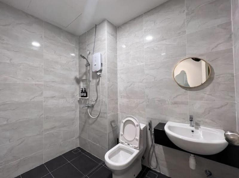 Kediaman Servis untuk Dijual di Twin Tower Residence - Bryan Chiew - Bathroom - PropertyGuru.com.my