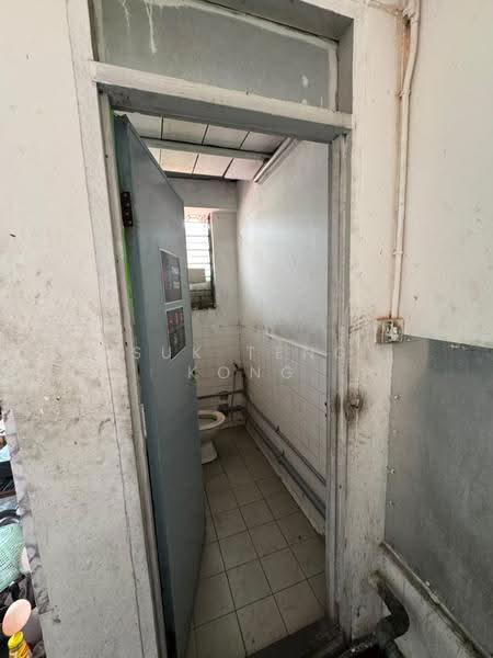 Shop for Rent in Likas (Kota Kinabalu) - Suk Teng Kong - Bathroom - PropertyGuru.com.my