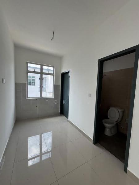 Rumah Teres untuk Dijual di Bandar Dato Onn (Tebrau) - Tok CJ - Bathroom - PropertyGuru.com.my