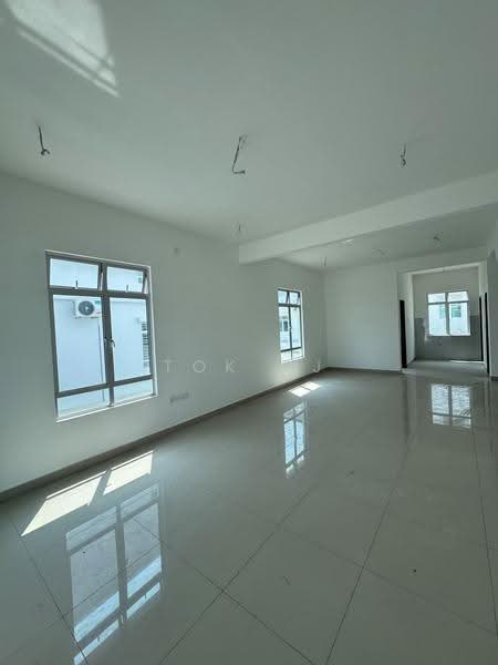 Rumah Teres untuk Dijual di Bandar Dato Onn (Tebrau) - Tok CJ - Living Room - PropertyGuru.com.my