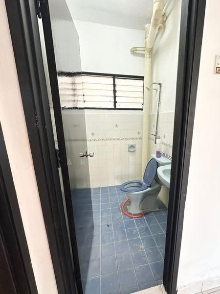 Pangsapuri untuk Dijual di Wira Apartment, Taman Tun Perak - Arif MS - Bathroom - PropertyGuru.com.my