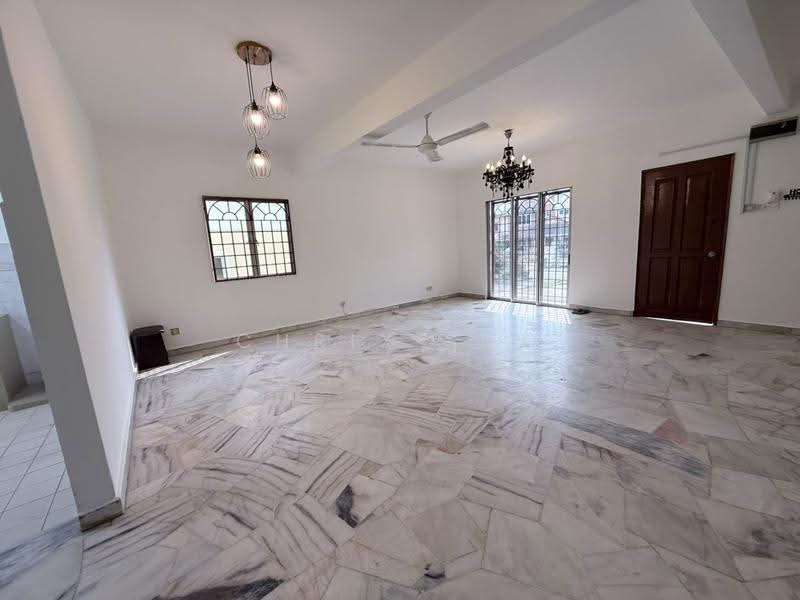 Rumah Teres 2-Tingkat untuk Disewa di Desa Casuarina (Nilai) - Chrix Soo - Living Room - PropertyGuru.com.my