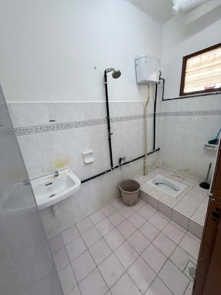 Rumah Teres 2-Tingkat untuk Disewa di Desa Casuarina (Nilai) - Chrix Soo - Bathroom - PropertyGuru.com.my