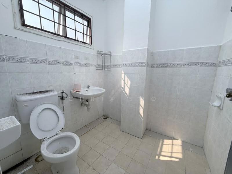 Rumah Teres 2-Tingkat untuk Disewa di Desa Casuarina (Nilai) - Chrix Soo - Bathroom - PropertyGuru.com.my