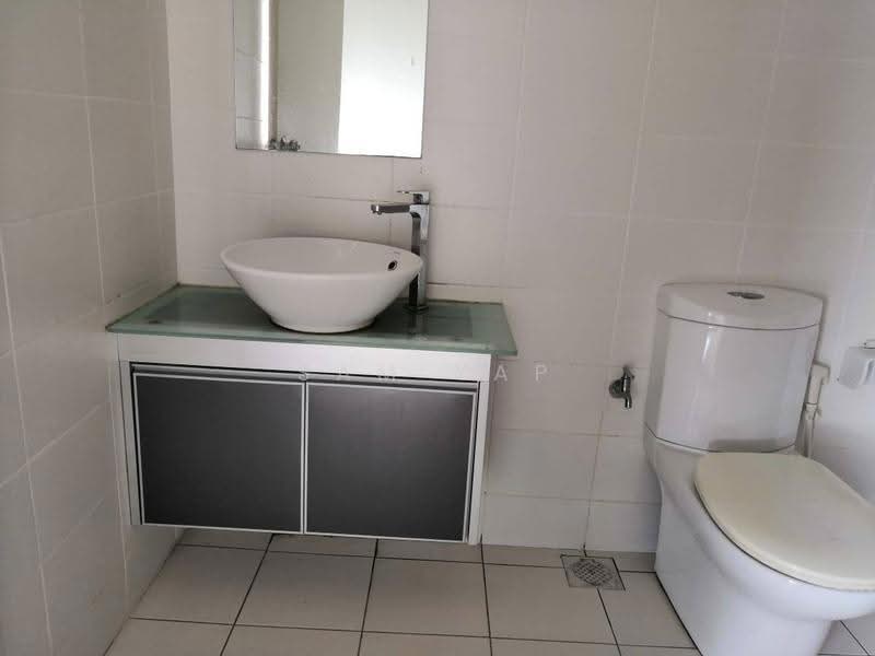 Kediaman Servis untuk Disewa di Greenfield Regency - Sam Yap - Bathroom - PropertyGuru.com.my