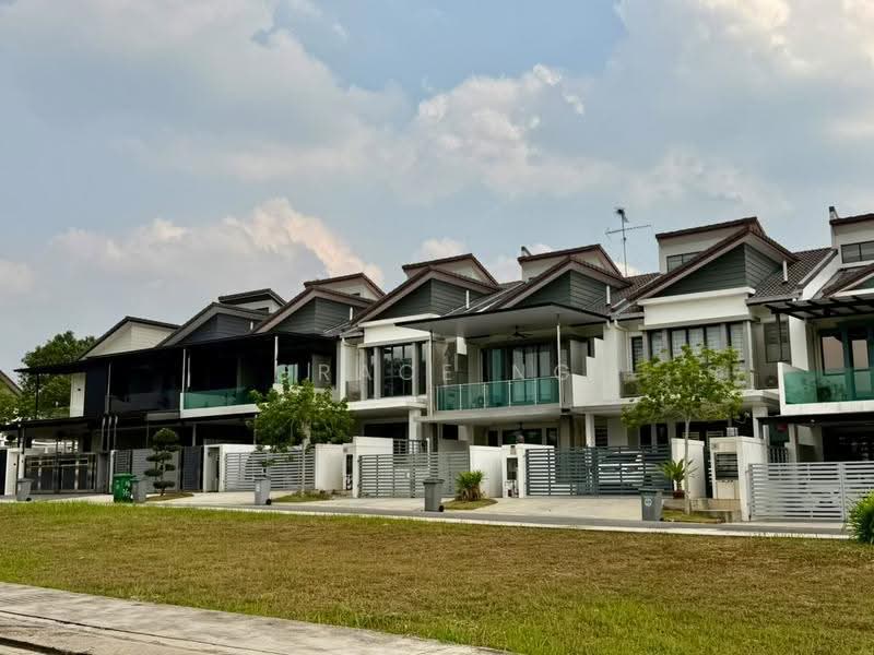 2-storey Terraced House for Sale in Taman Glenmarie (Johor Bahru) - Grace Ng - Exterior - PropertyGuru.com.my