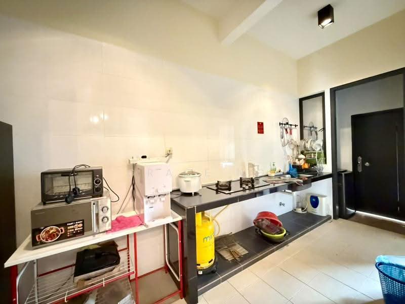2-storey Terraced House for Sale in Taman Glenmarie (Johor Bahru) - Grace Ng - Kitchen - PropertyGuru.com.my