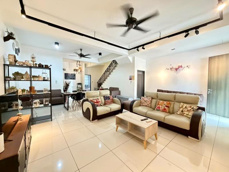 2-storey Terraced House for Sale in Taman Glenmarie (Johor Bahru) - Grace Ng - Living Room - PropertyGuru.com.my