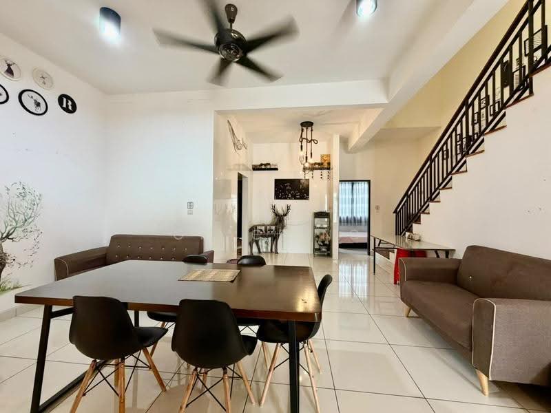 2-storey Terraced House for Sale in Taman Glenmarie (Johor Bahru) - Grace Ng - Living Room - PropertyGuru.com.my