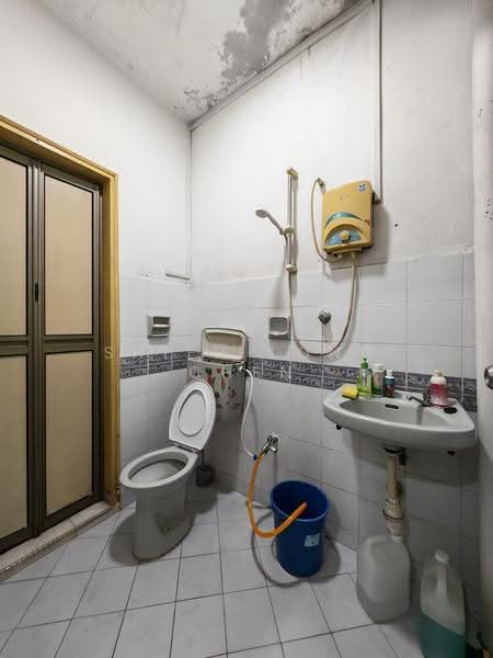 2-storey Terraced House for Sale in Taman Desa Cemerlang (Ulu Tiram) - Shieh Long Chen - Bathroom - PropertyGuru.com.my