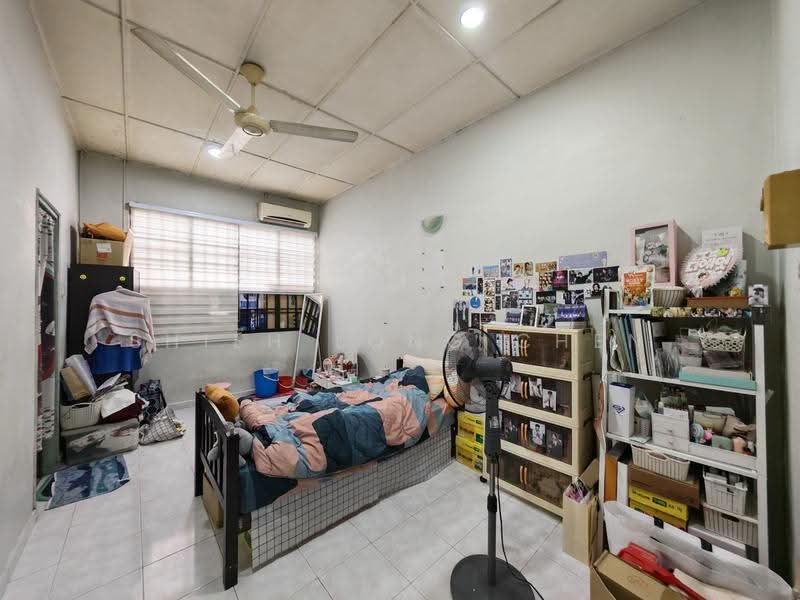 2-storey Terraced House for Sale in Taman Desa Cemerlang (Ulu Tiram) - Shieh Long Chen - Bedroom - PropertyGuru.com.my
