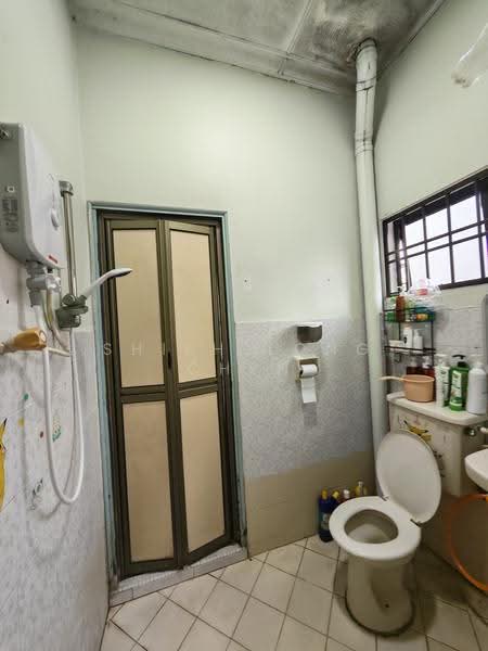 2-storey Terraced House for Sale in Taman Desa Cemerlang (Ulu Tiram) - Shieh Long Chen - Bathroom - PropertyGuru.com.my