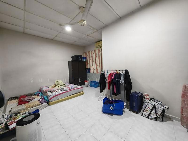 2-storey Terraced House for Sale in Taman Desa Cemerlang (Ulu Tiram) - Shieh Long Chen - Bedroom - PropertyGuru.com.my