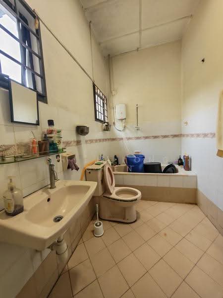 2-storey Terraced House for Sale in Taman Desa Cemerlang (Ulu Tiram) - Shieh Long Chen - Bathroom - PropertyGuru.com.my