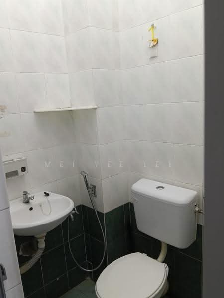 Semi-Detached House for Rent in Taman Petaling Indah (Kulim) - Mei Yee Lee - Bathroom - PropertyGuru.com.my