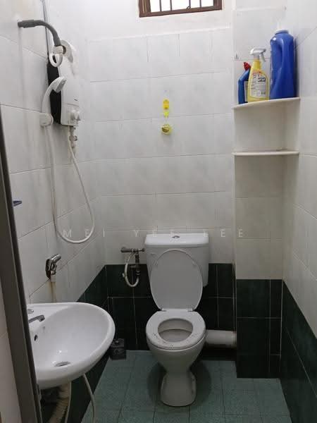 Semi-Detached House for Rent in Taman Petaling Indah (Kulim) - Mei Yee Lee - Bathroom - PropertyGuru.com.my