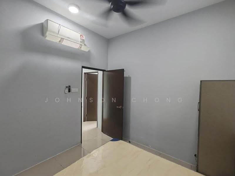 Service Residence for Sale at 8Scape Residence @ Sutera - Johnson Chong - Bedroom - PropertyGuru.com.my