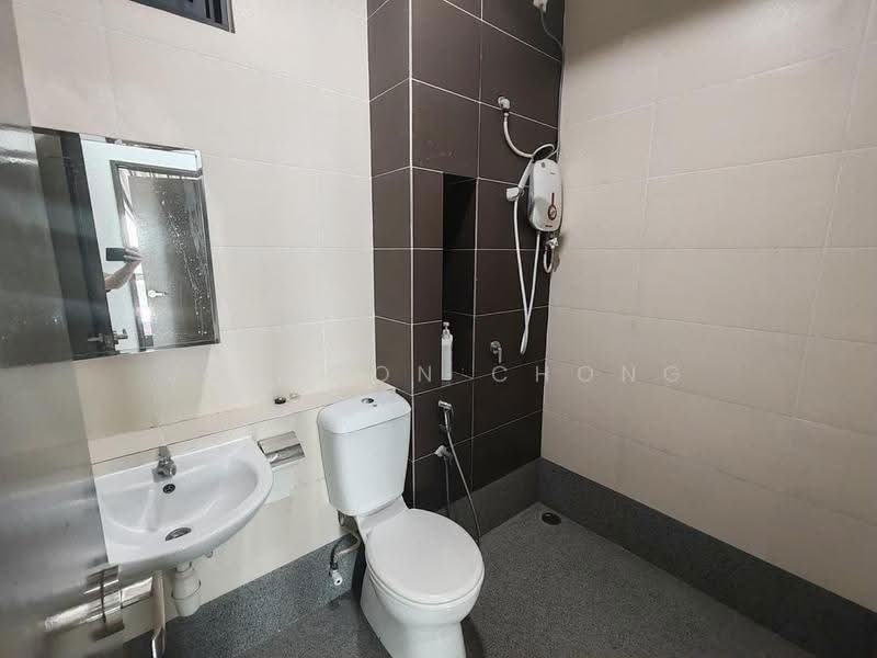 Service Residence for Sale at 8Scape Residence @ Sutera - Johnson Chong - Bathroom - PropertyGuru.com.my