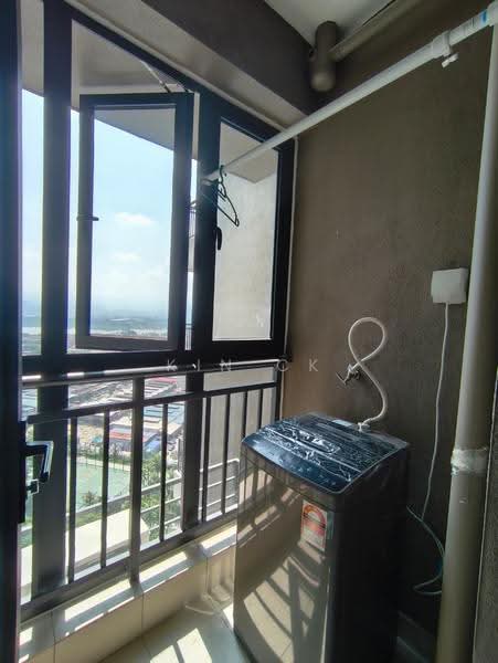 Kediaman Servis untuk Disewa di Baron Residence @ Lake City - Kin CK - Balcony - PropertyGuru.com.my