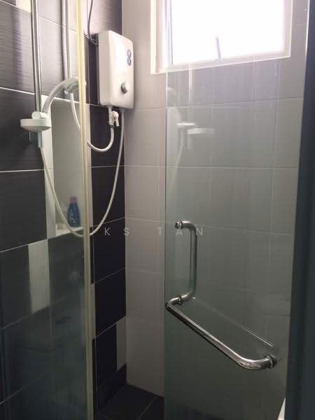 Kediaman Servis untuk Disewa di D'Ambience Residences (Pangsapuri Ikatan Flora) - KS Tan - Bathroom - PropertyGuru.com.my