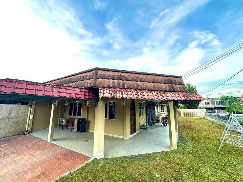 Rumah Teres 1-Tingkat untuk Dijual di Kelana Jaya (Petaling Jaya) - Hazeman Omar - Exterior - PropertyGuru.com.my