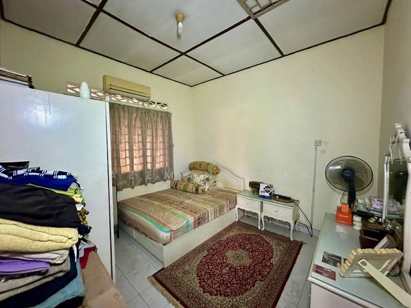 Rumah Teres 1-Tingkat untuk Dijual di Kelana Jaya (Petaling Jaya) - Hazeman Omar - Bedroom - PropertyGuru.com.my