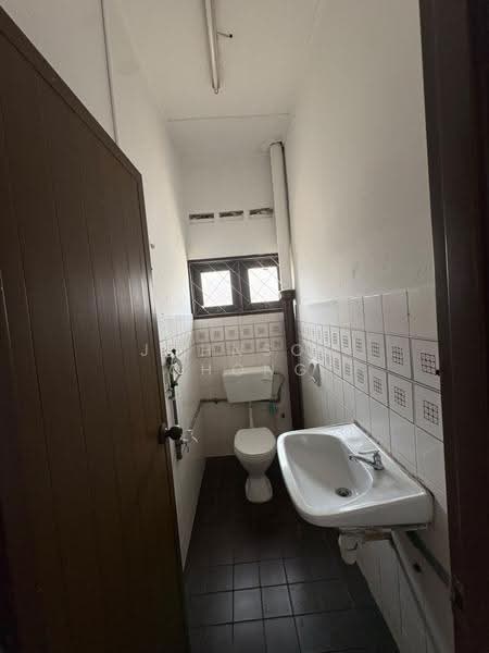 2-storey Terraced House for Sale in Taman Suria (Johor Bahru) - Johnson Chong - Bathroom - PropertyGuru.com.my