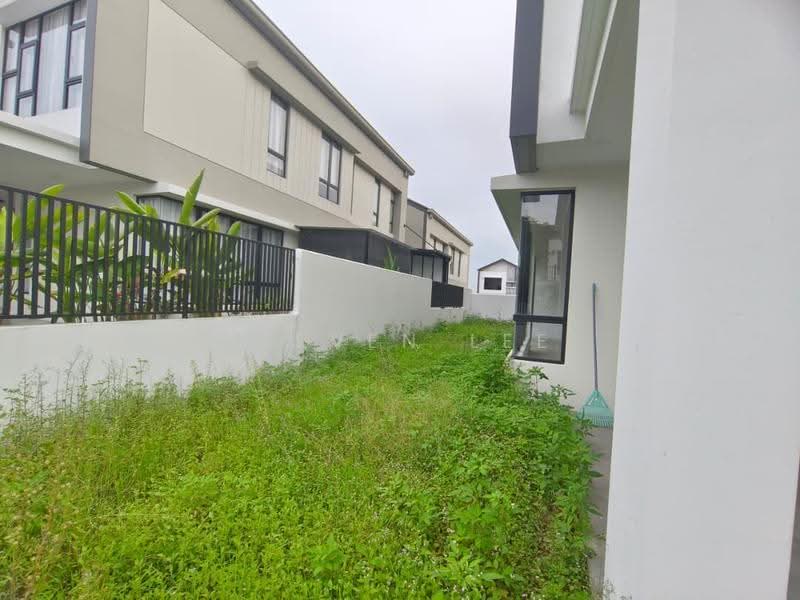 Rumah Berkembar untuk Dijual di Kota Emerald (Rawang) - Steven Lee - Exterior - PropertyGuru.com.my