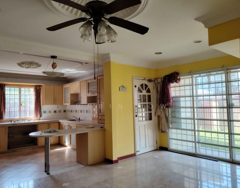 2-storey Terraced House for Sale in Taman Wawasan (Puchong) - Junbin Low - Kitchen - PropertyGuru.com.my