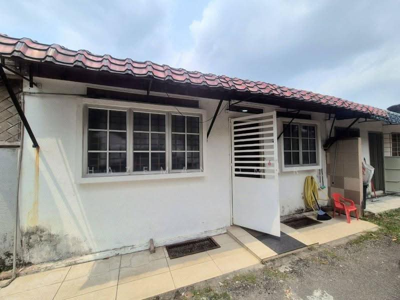 1-storey Terraced House for Sale in Taman Petaling (Klang) - Hazeman Omar - Exterior - PropertyGuru.com.my