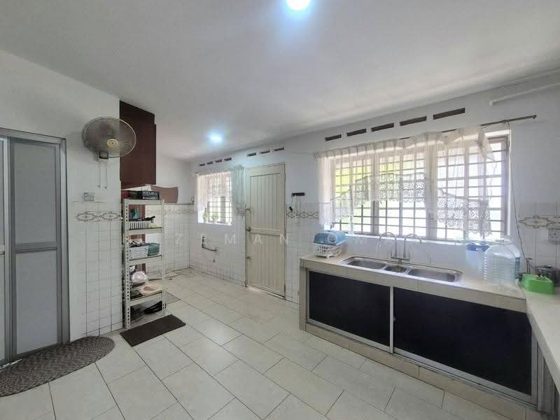 1-storey Terraced House for Sale in Taman Petaling (Klang) - Hazeman Omar - Kitchen - PropertyGuru.com.my