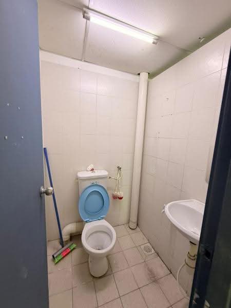 Kedai untuk Disewa di Pusat Perniagaan Raja Uda (Butterworth) - Jane Ng - Bathroom - PropertyGuru.com.my